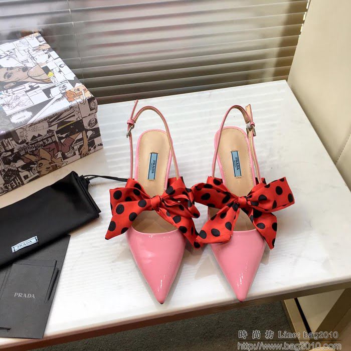 PRADA普拉達 2019早春新款 蝴蝶結絲帶 百搭款 高跟涼鞋 牛漆皮 女尖頭鞋 一鞋兩穿  ljl1464